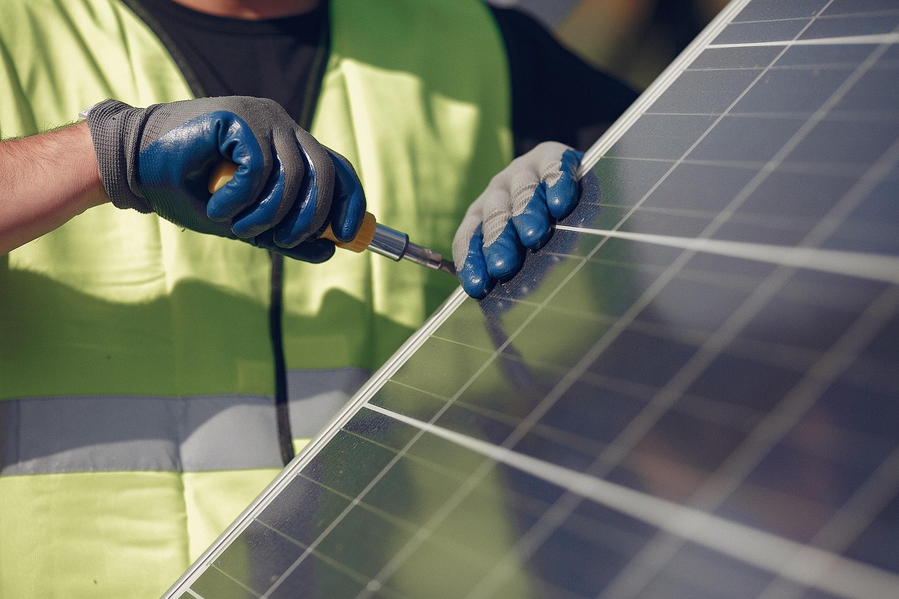 Panneaux solaires sur toiture pour maison